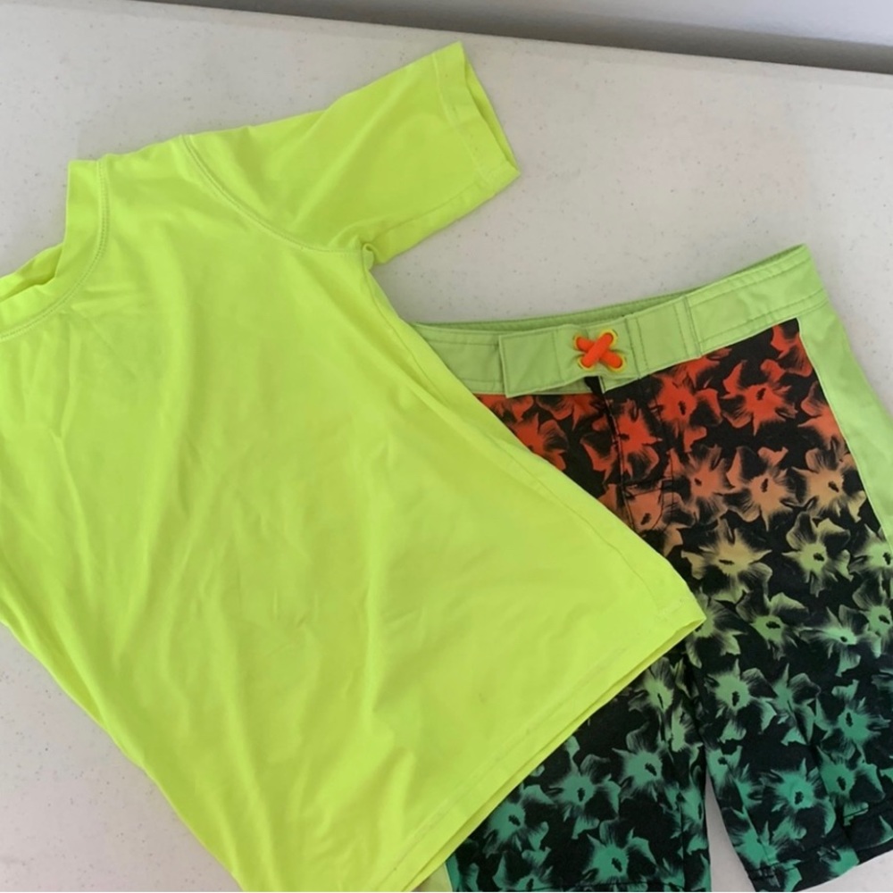 Little boys swim set